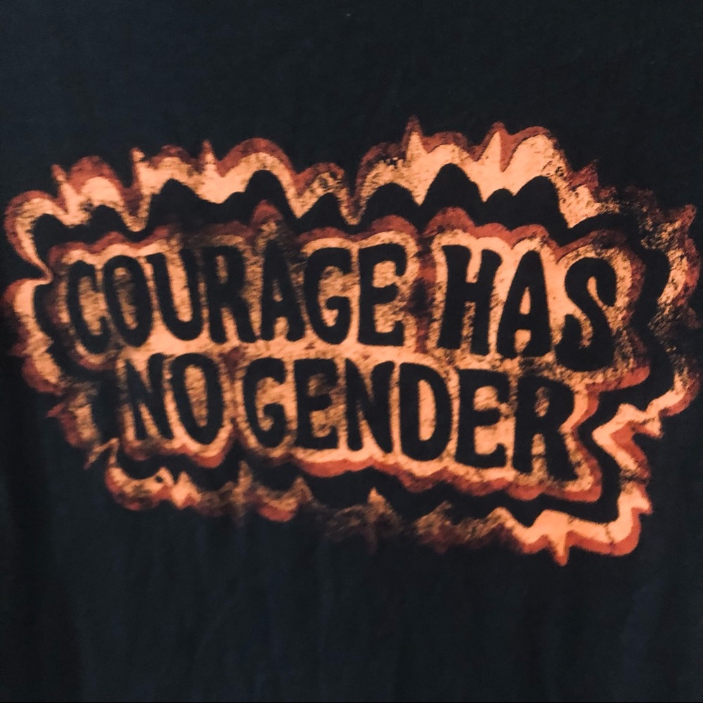 Dazy Graphic “COURAGE HAS NO GENDER” Graphic T-shirt, Sz L